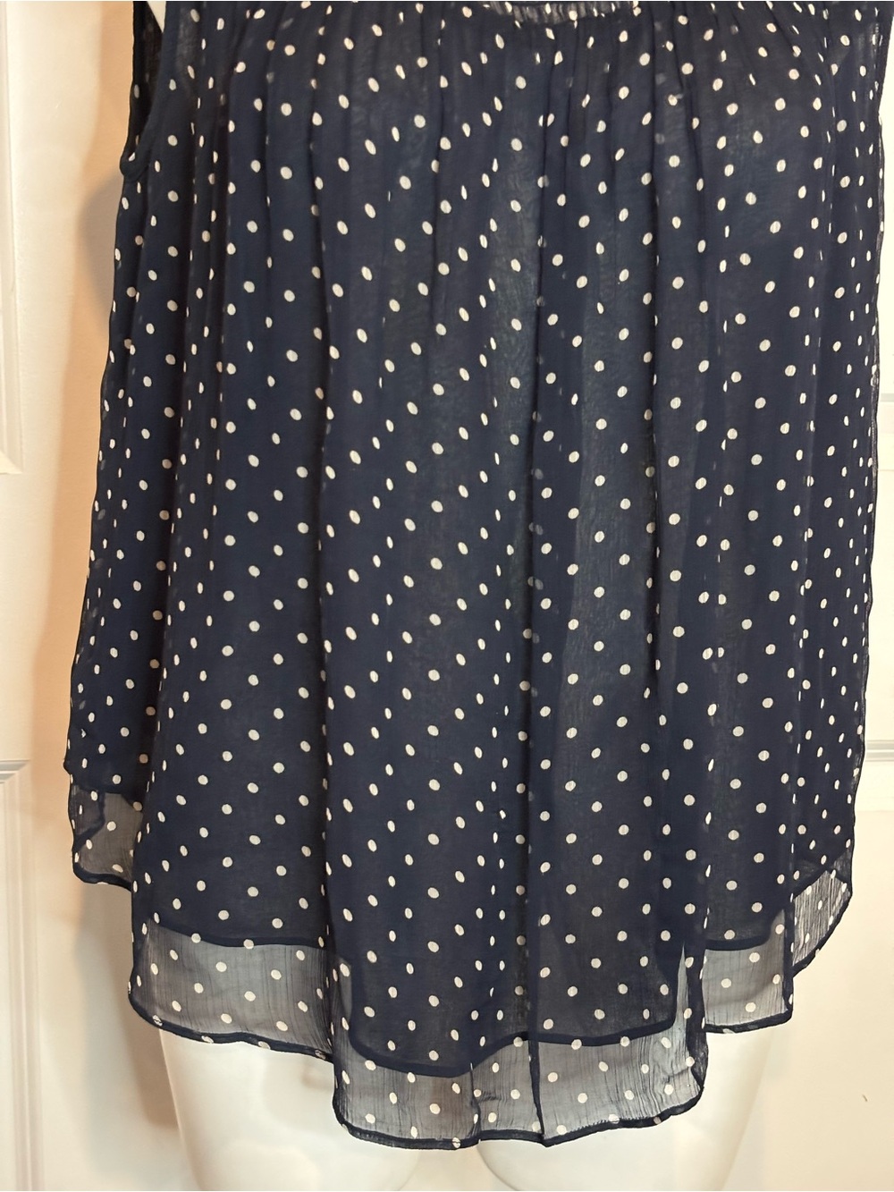 FRAME Navy White Polka Dot Sleeveless Smocked Top Blouse S - Picture 4 of 8